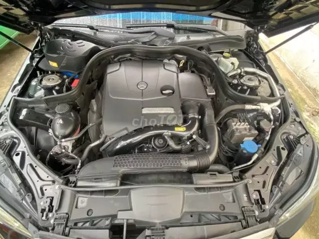 Mercedes E class E200 2015 - Khoang động cơ 1