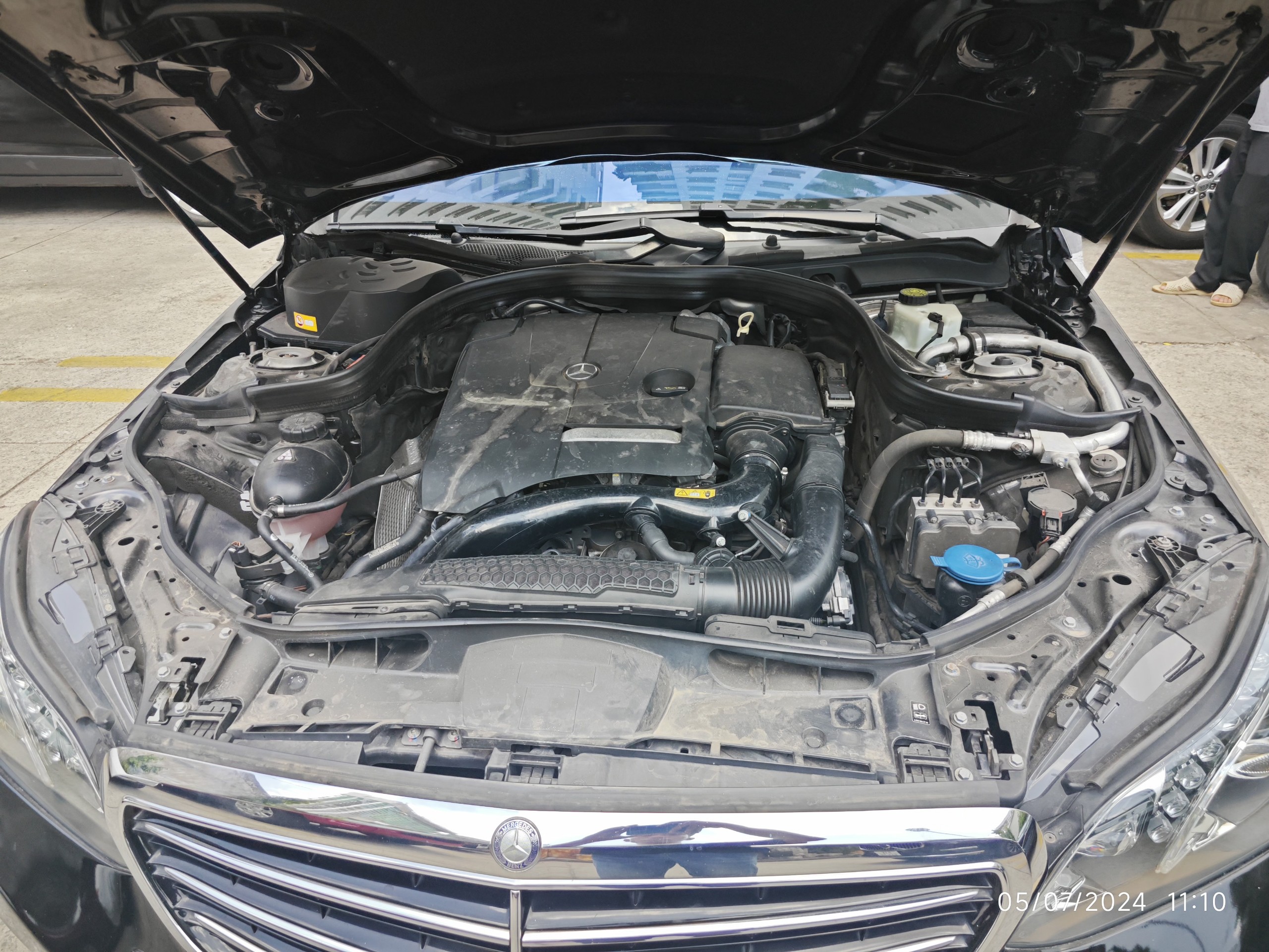 Mercedes E class E200 2015 - Khoang động cơ 2