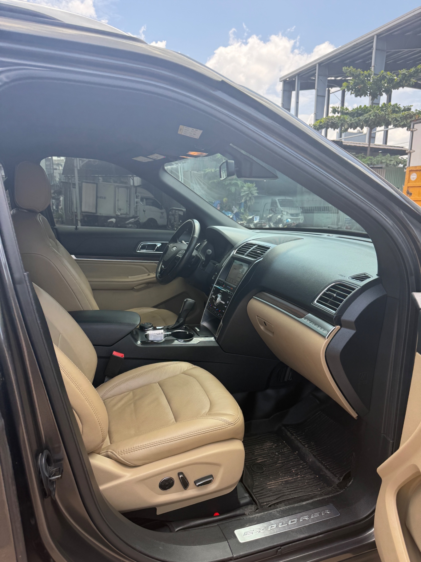 Ford Explorer Limited 2.3L EcoBoost 2017 - Nội thất 1