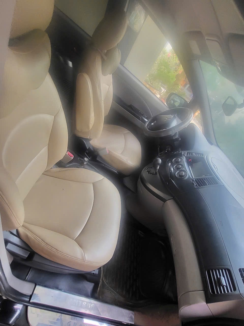 Mitsubishi Grandis 2.4 AT 2005 - Nội thất 2