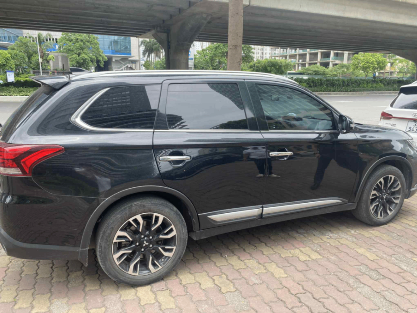 Mitsubishi Outlander 2.0 CVT Premium 2020 - Ngoại thất 3