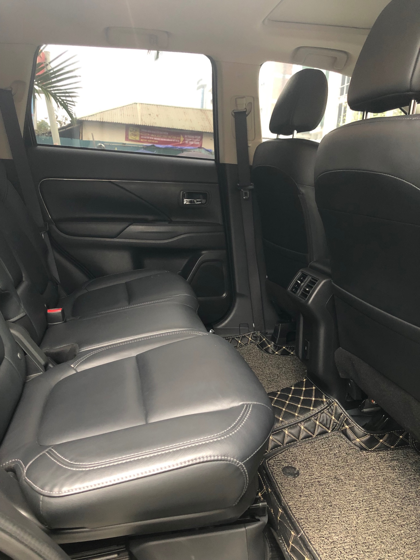 Mitsubishi Outlander 2.0 CVT Premium 2020 - Nội thất 1