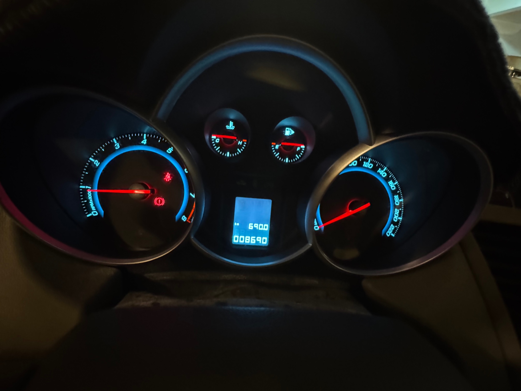 Chevrolet Cruze LT 1.6 MT 2016 - Nội thất 1