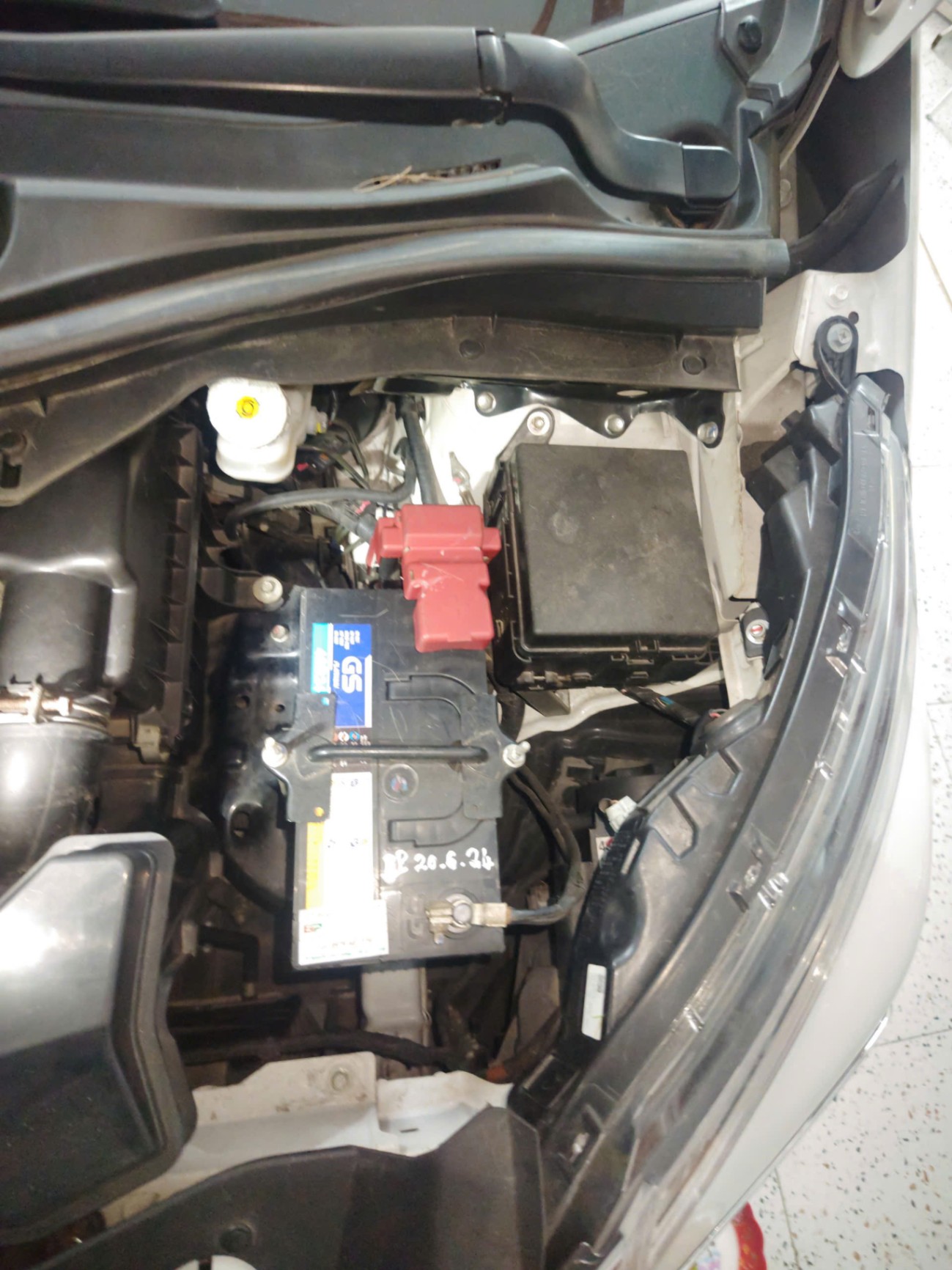 Mitsubishi Xpander 1.5 AT 2021 - Khoang động cơ 6