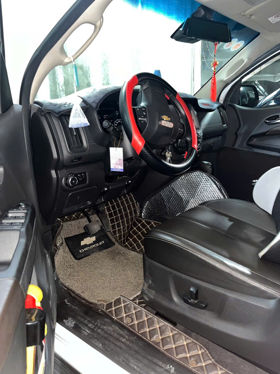 Chevrolet Colorado High Country 2.5L 4x4 AT 2019 - Nội thất 1