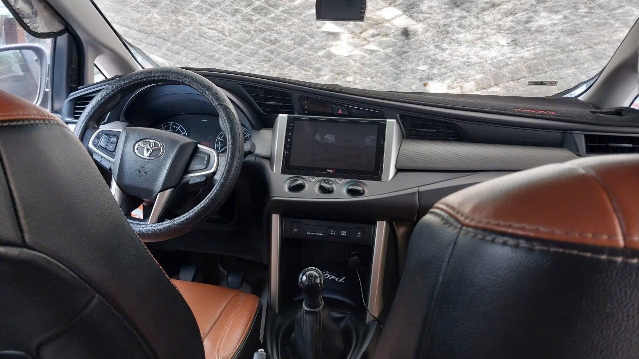Toyota Innova 2.0 E MT 2018 - Nội thất 13