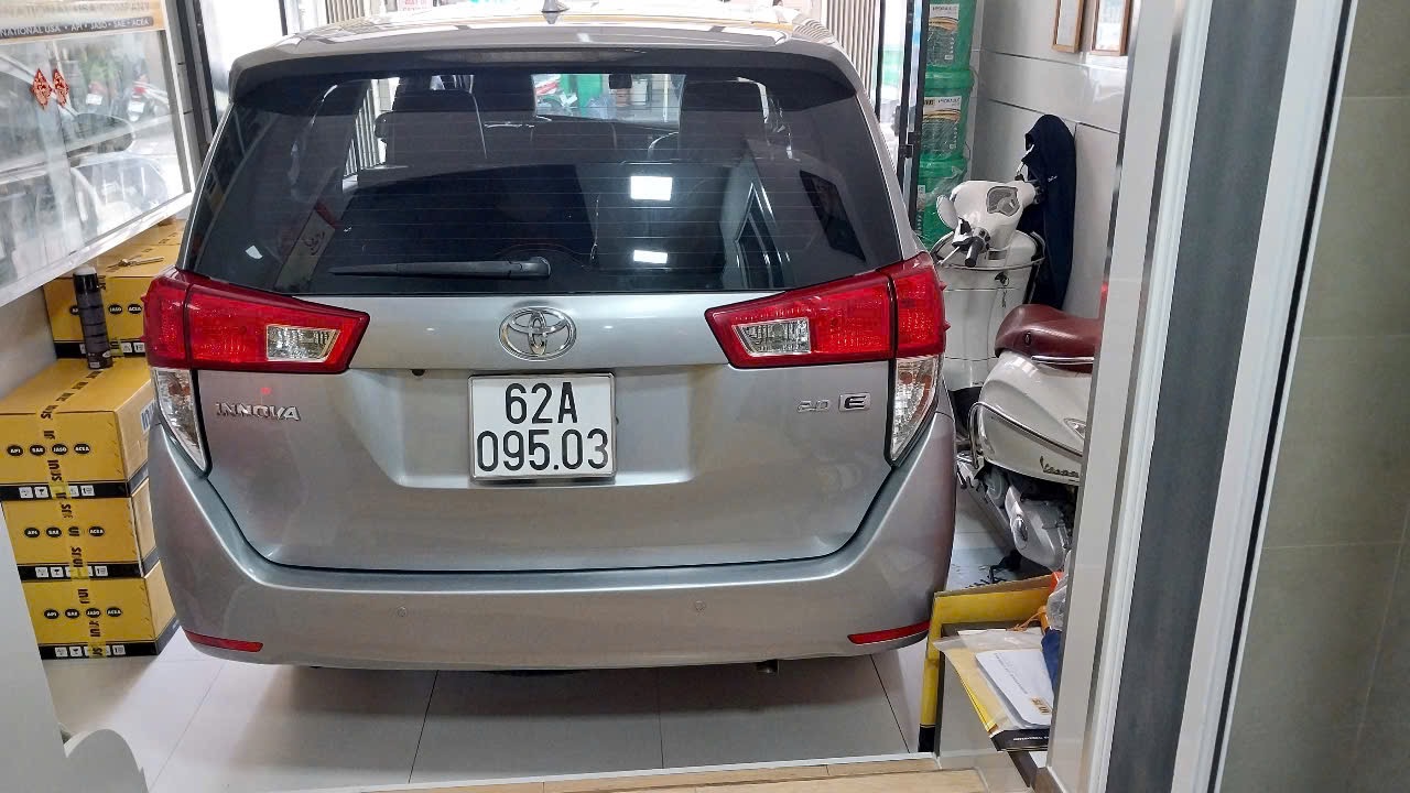 Toyota Innova 2.0 E MT 2018 - Ngoại thất 4