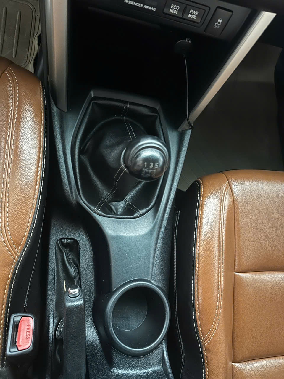 Toyota Innova 2.0 E MT 2018 - Nội thất 8