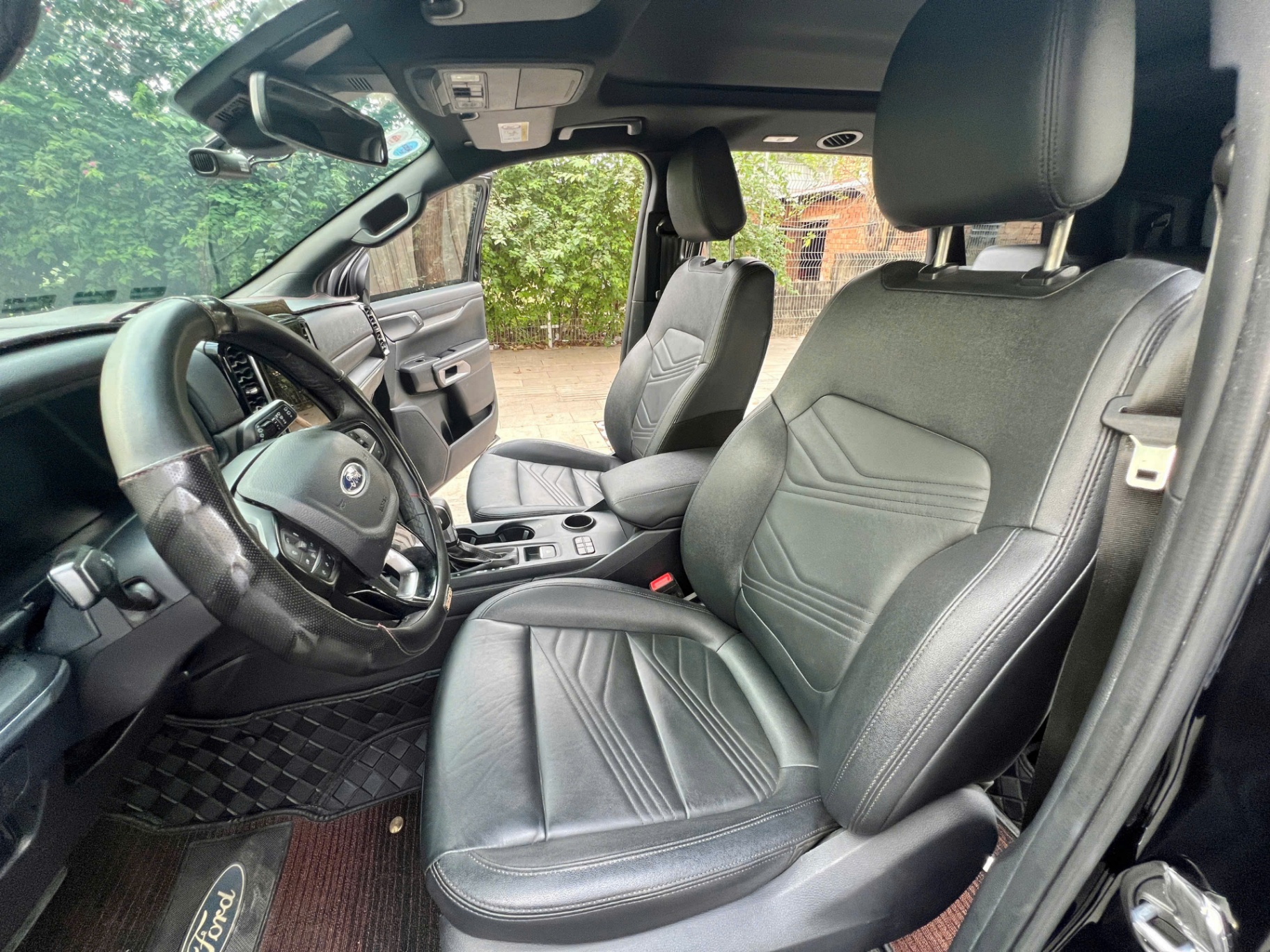 Ford Everest Titanium 2.0L 4x2 AT 2023 - Nội thất 1