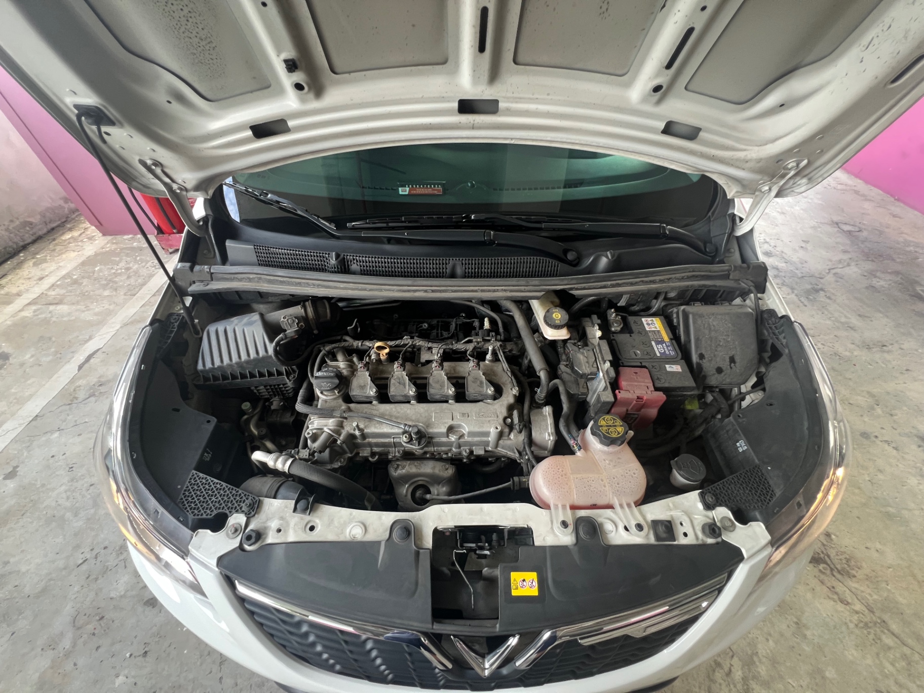 Vinfast Fadil 1.4 AT Premium 2020 - Khoang động cơ 1