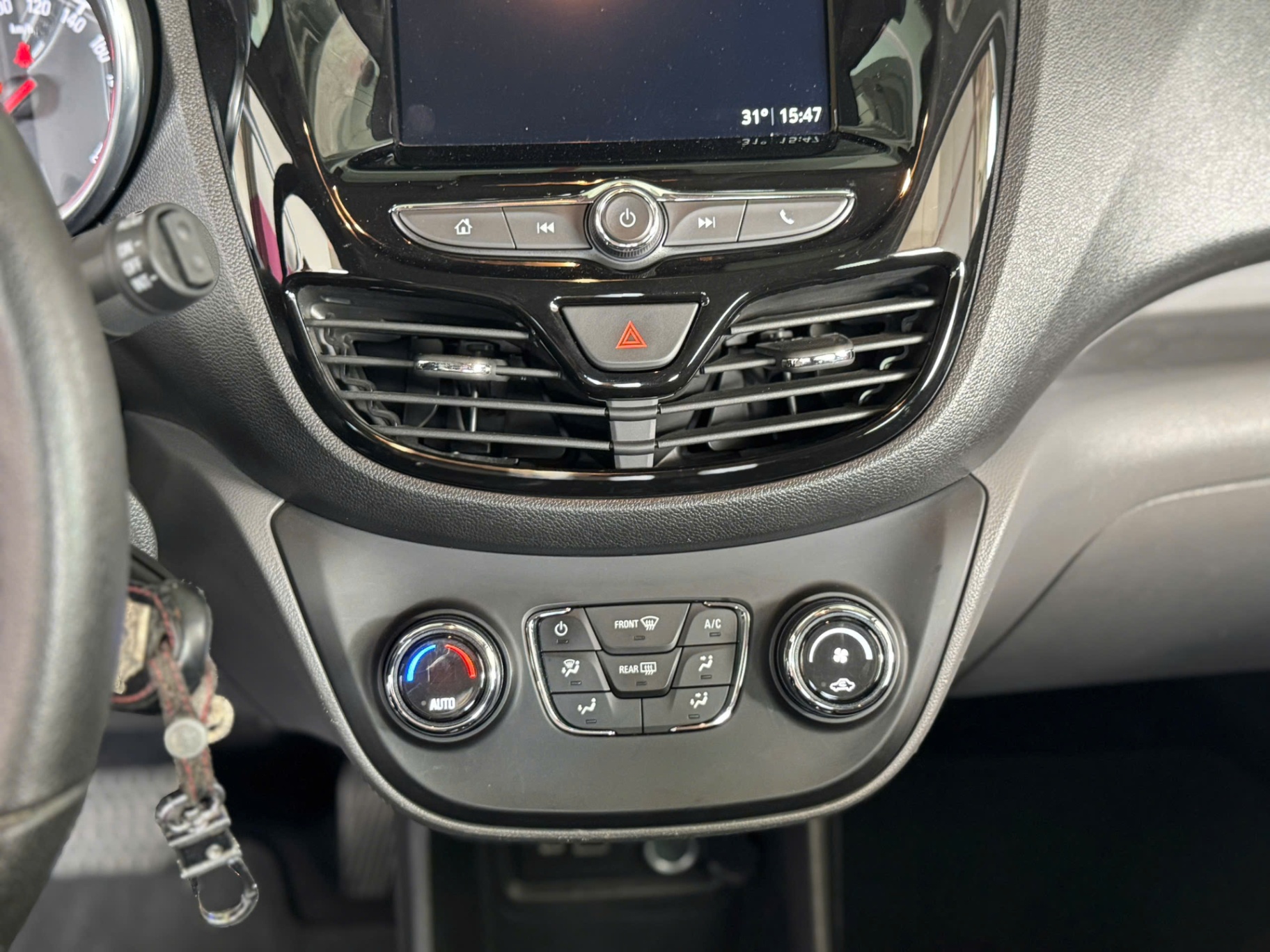 Vinfast Fadil 1.4 AT Premium 2020 - Nội thất 8