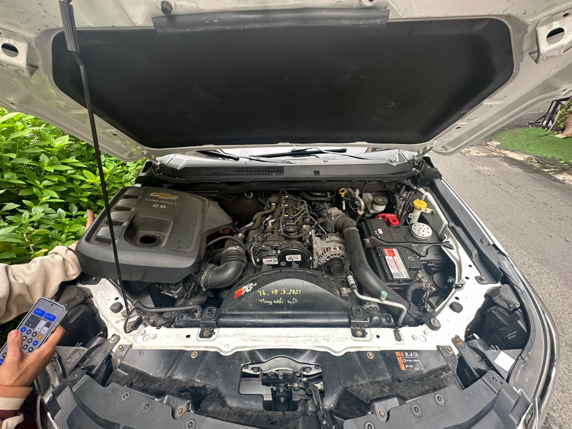 Chevrolet Colorado High Country 2.8L 4x4 AT 2017 - Khoang động cơ 1