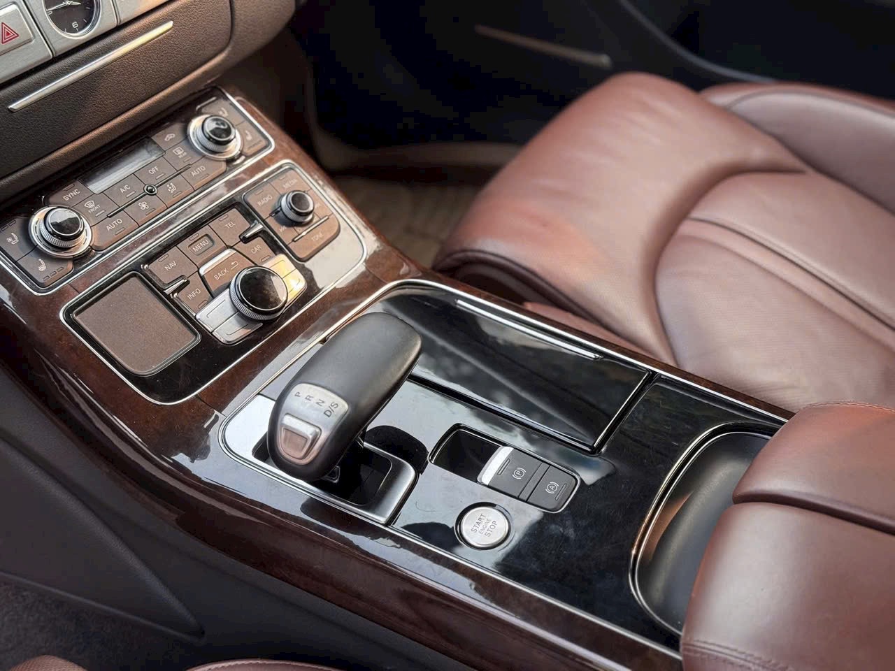 Audi A8 L V8 4.0L TFSI 2014 - Nội thất 5