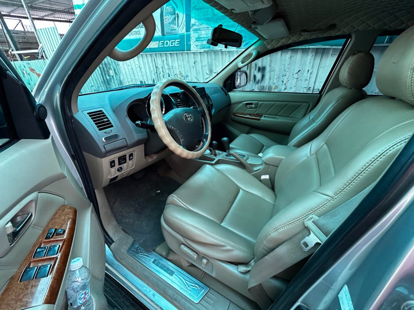 Toyota Fortuner 2.7V 4x4 AT 2010 - Nội thất 1
