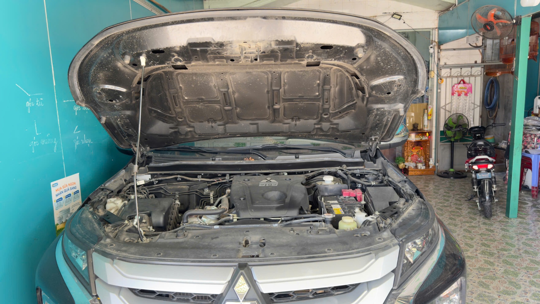 Mitsubishi Triton 4x2 AT Mivec 2021 - Khoang động cơ 1