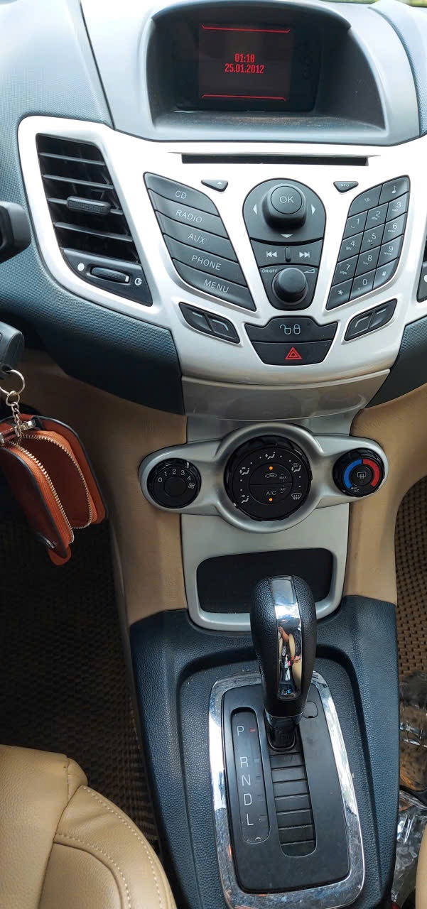 Ford Fiesta S 1.6 AT 2012 - Nội thất 4