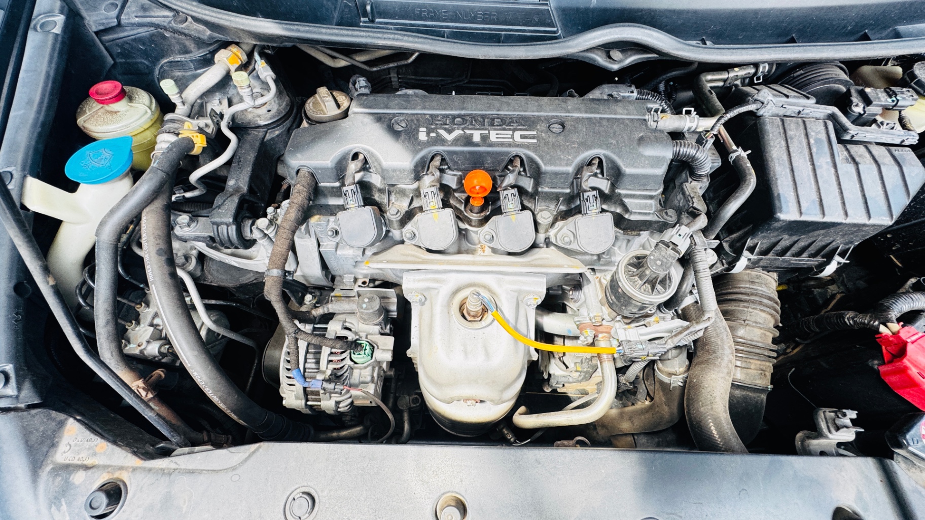 Honda Civic 1.8 AT 2009 - Khoang động cơ 1