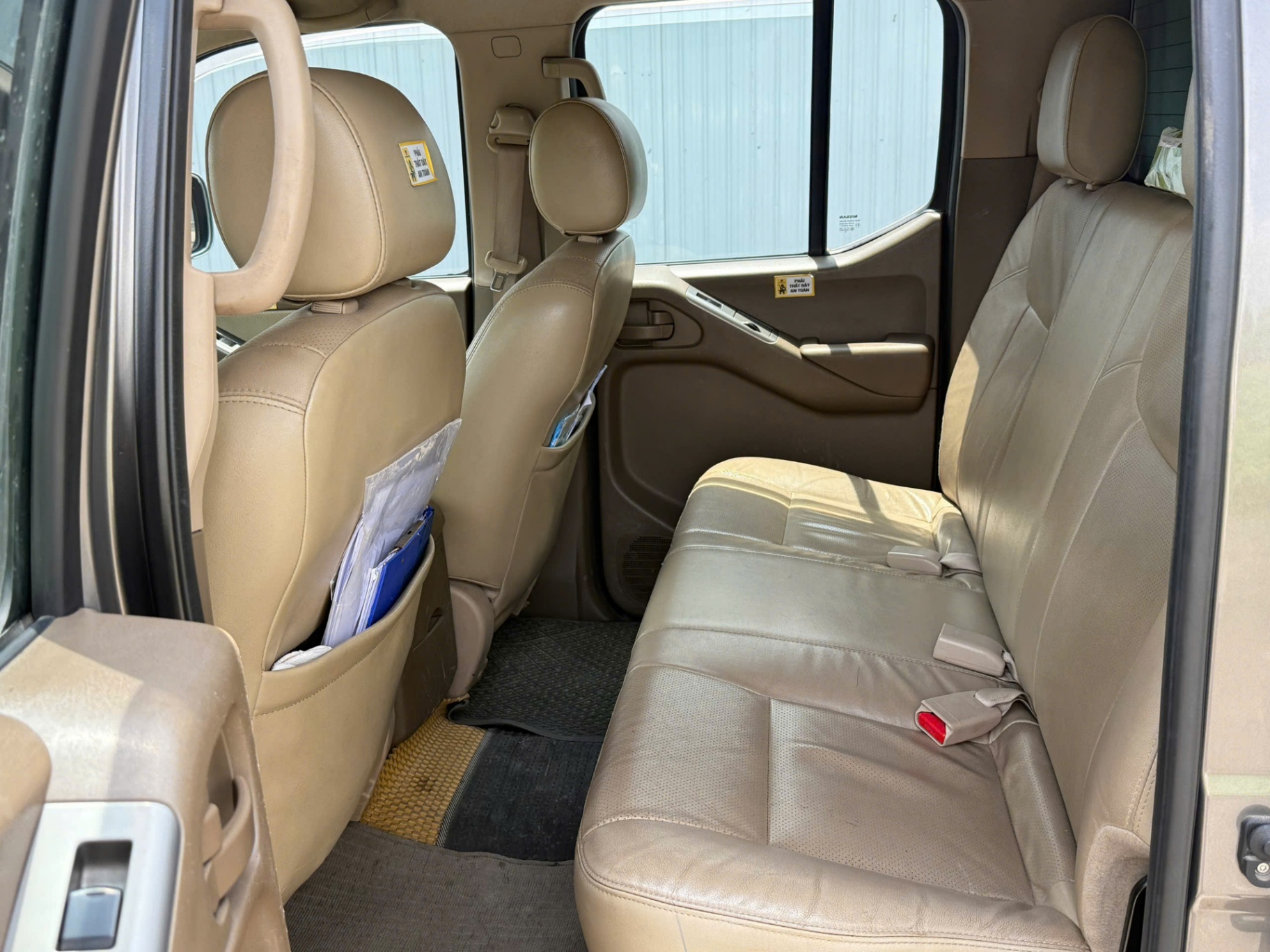 Nissan Navara XE 2.5AT 4WD 2014 - Nội thất 1