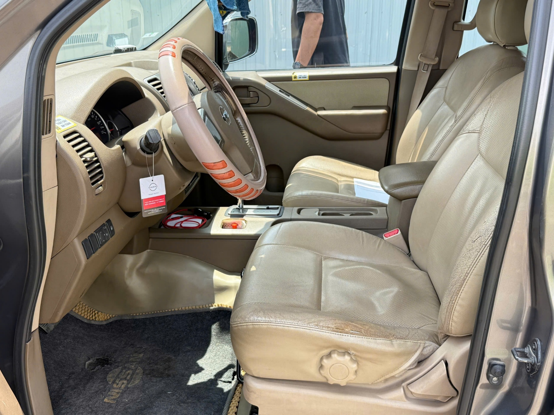 Nissan Navara XE 2.5AT 4WD 2014 - Nội thất 2