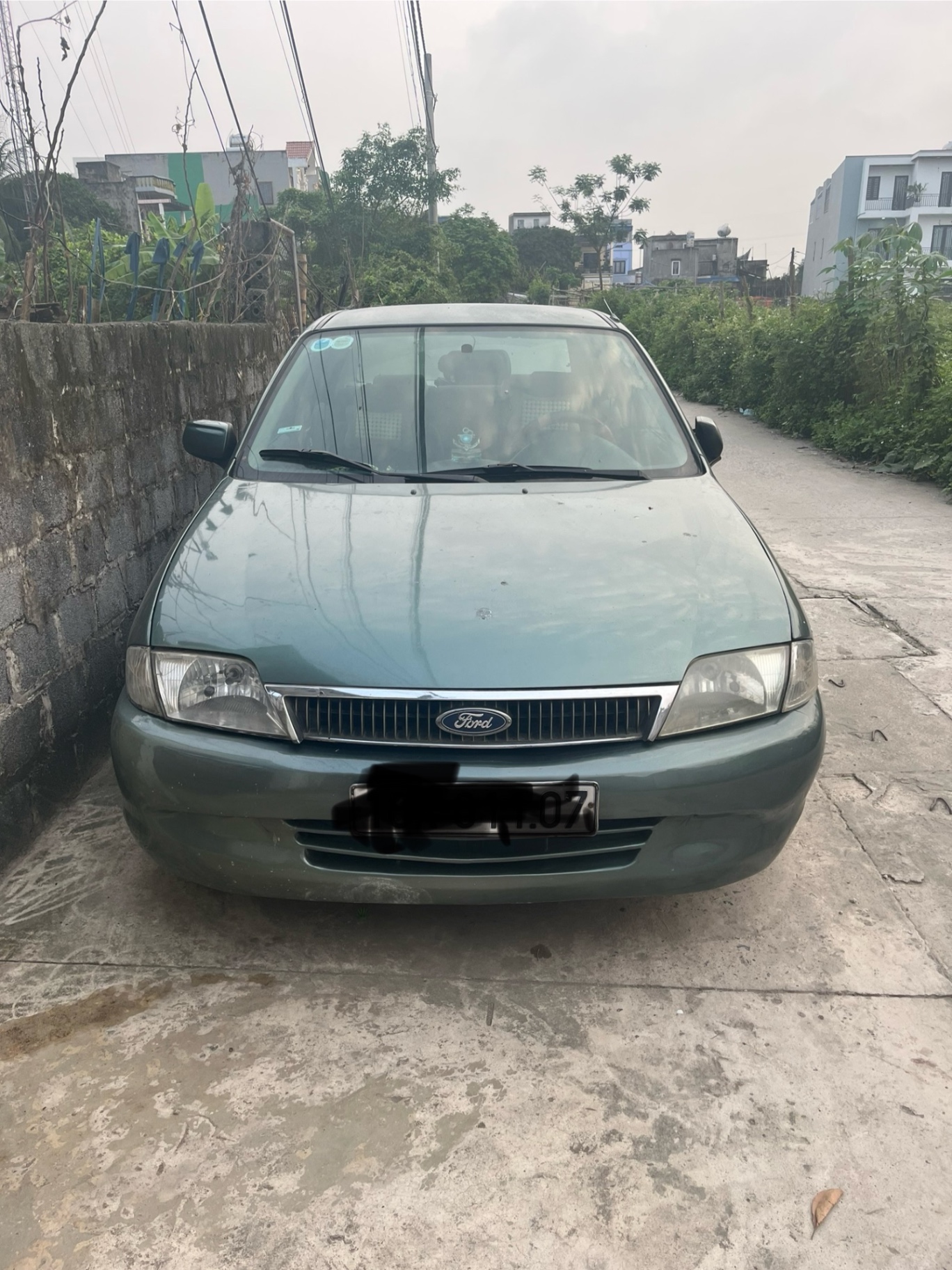 Ford Laser Deluxe 1.6 MT 2002