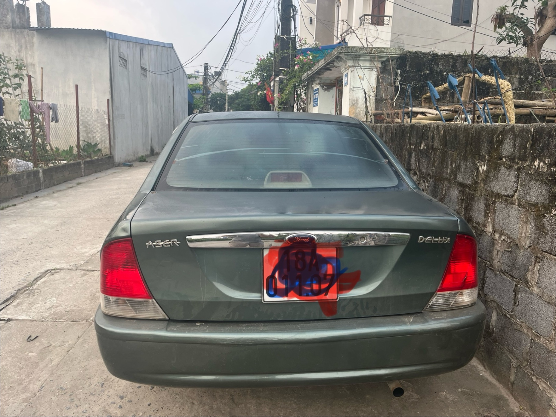 Ford Laser Deluxe 1.6 MT 2002 - Ngoại thất 2