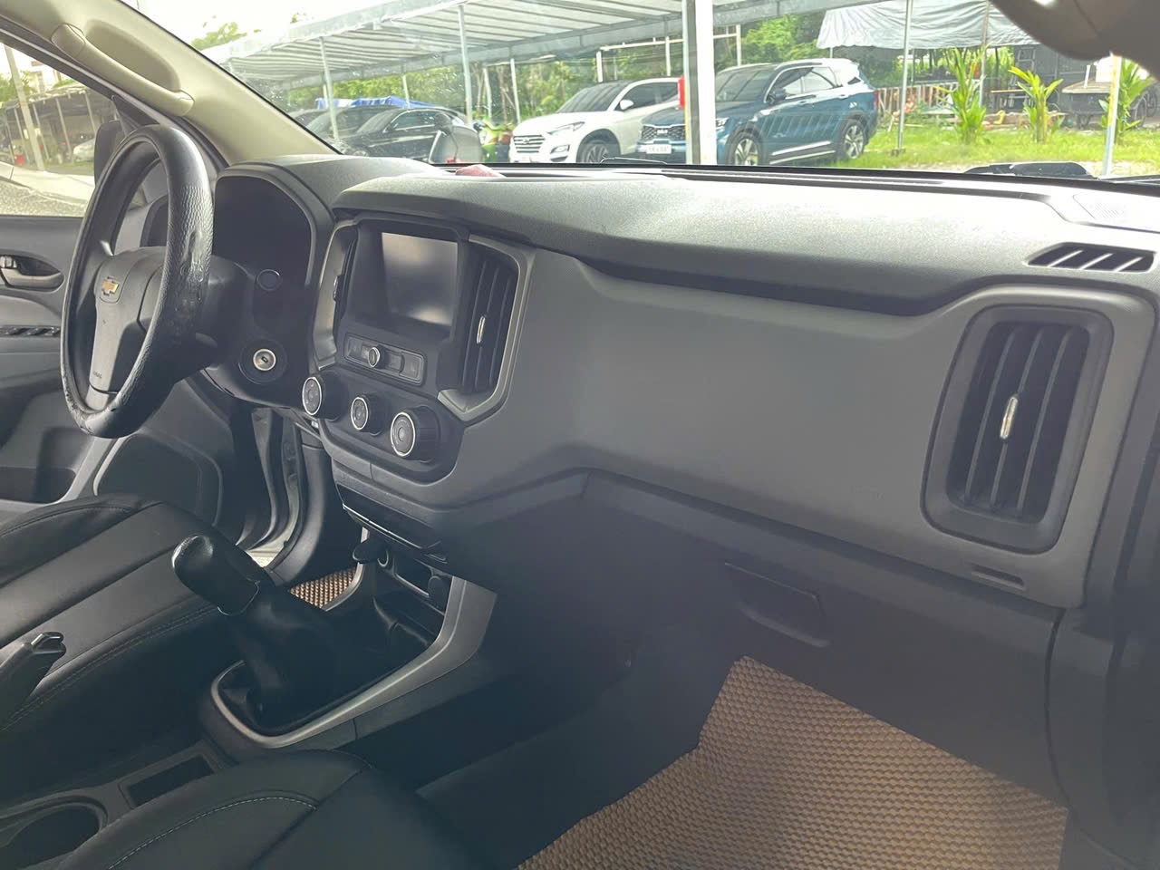 Chevrolet Colorado LT 2.5L 4x2 MT 2018 - Nội thất 1