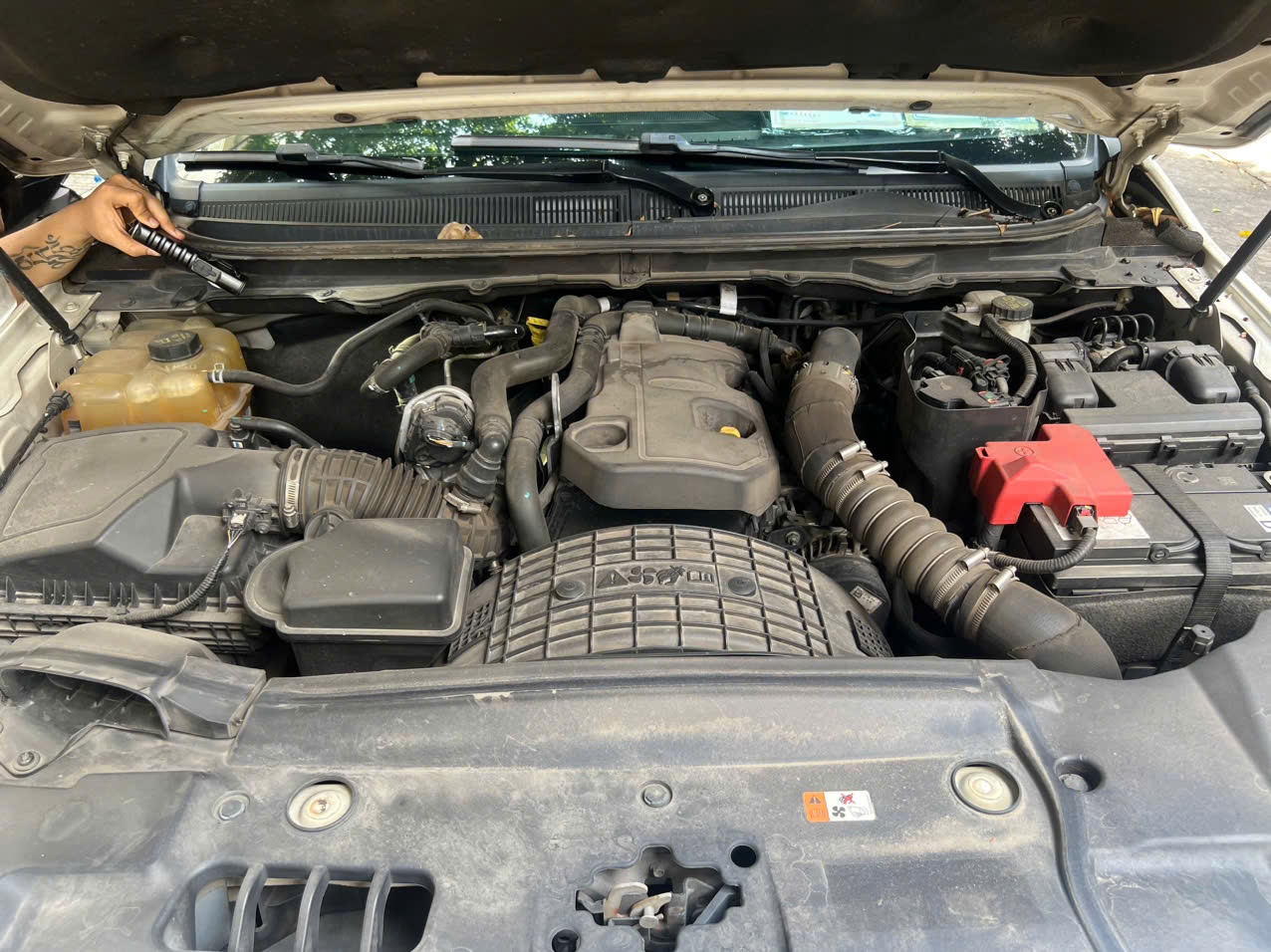 Ford Everest Titanium 2.0L 4x2 AT 2020 - Khoang động cơ 1