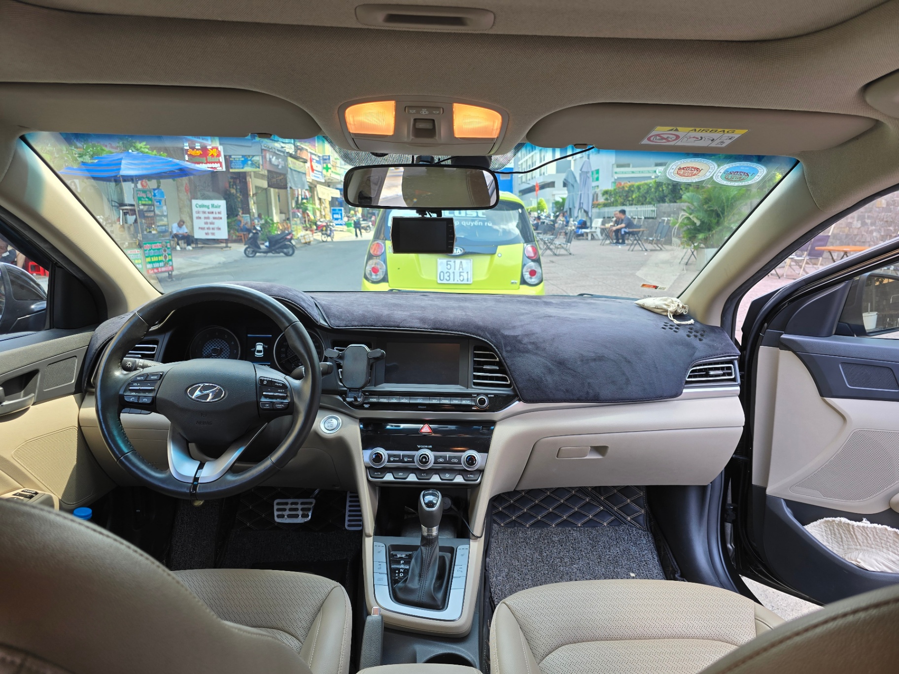 Hyundai Elantra 2.0 AT 2020 - Nội thất 1