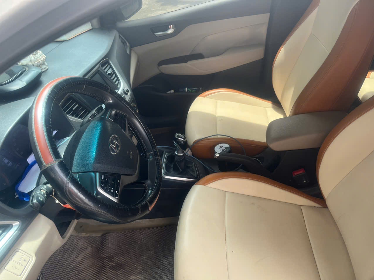 Hyundai Accent 1.4 MT 2019 - Nội thất 3