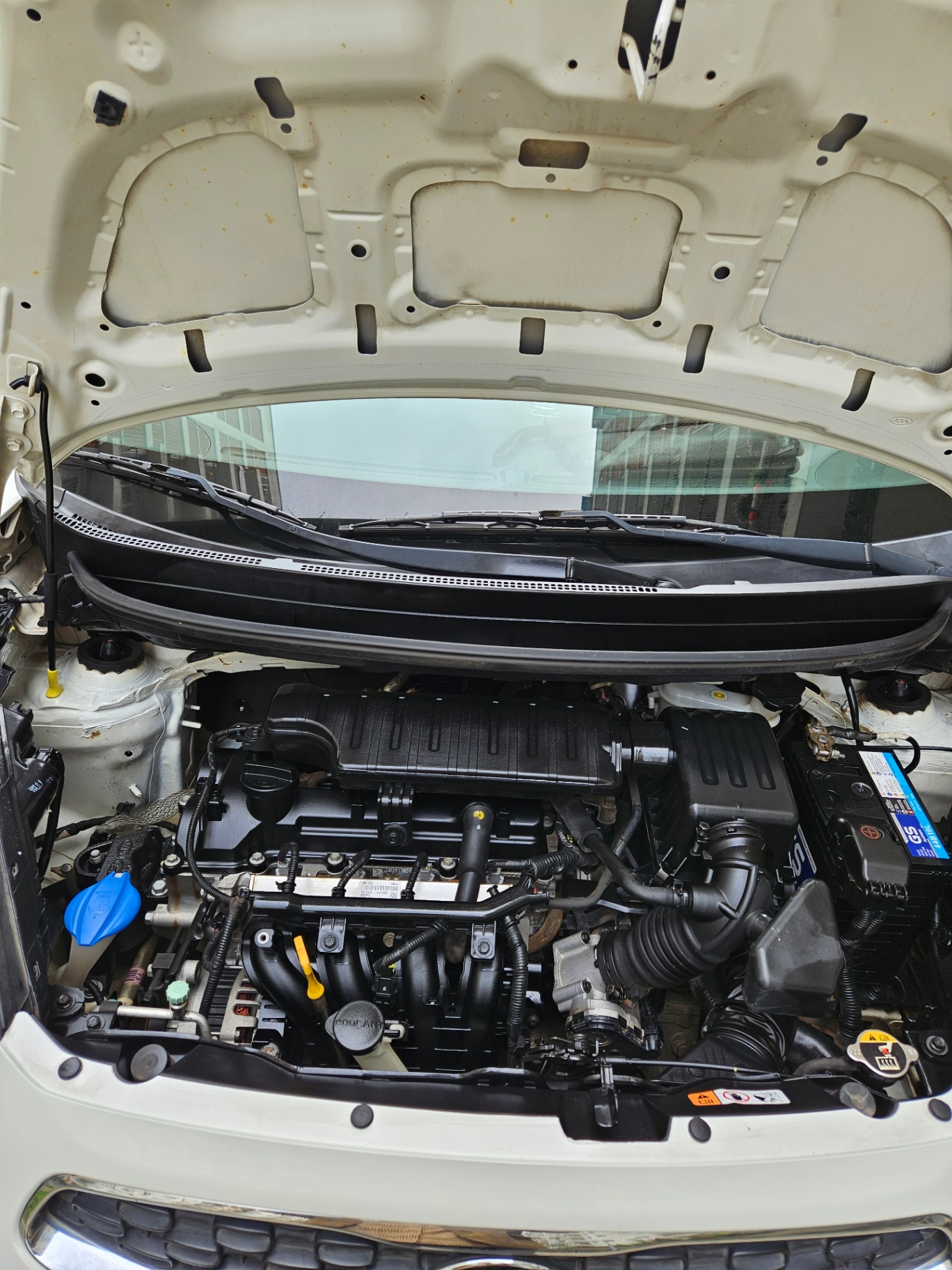 Kia Morning MT 2019 - Khoang động cơ 1