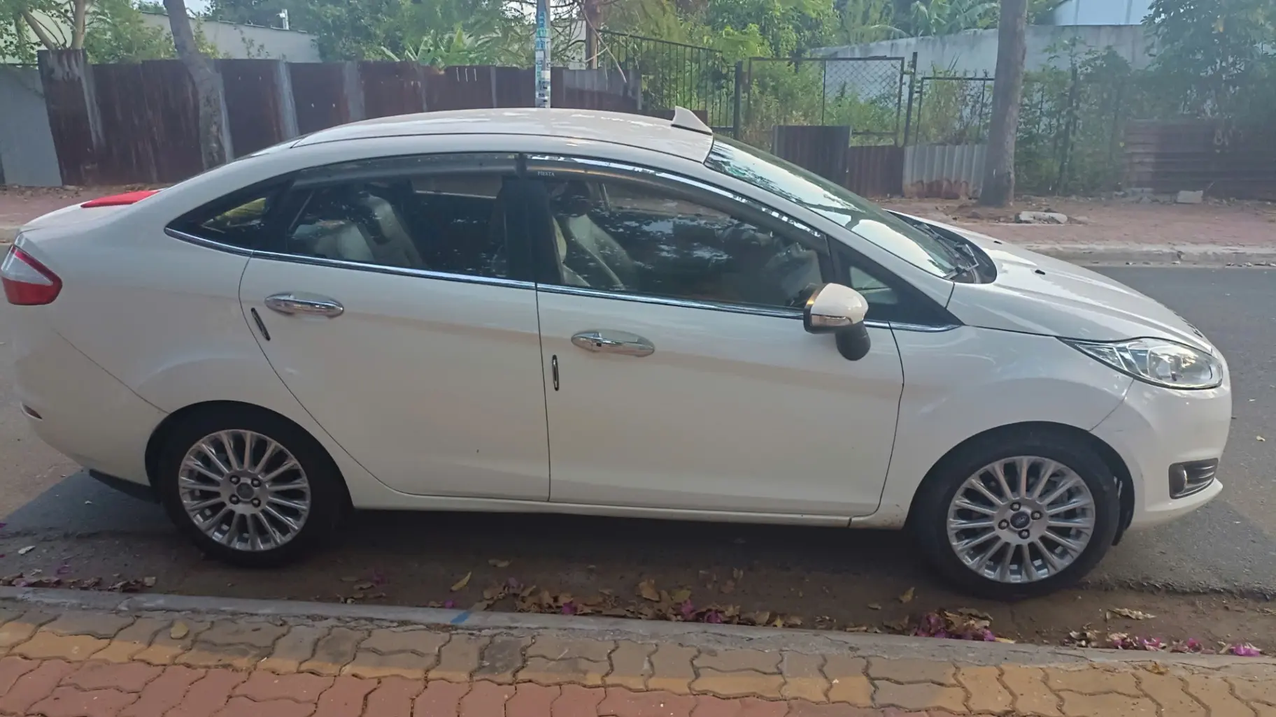 Ford Fiesta Titanium 1.5 AT 2015 - Ngoại thất 1