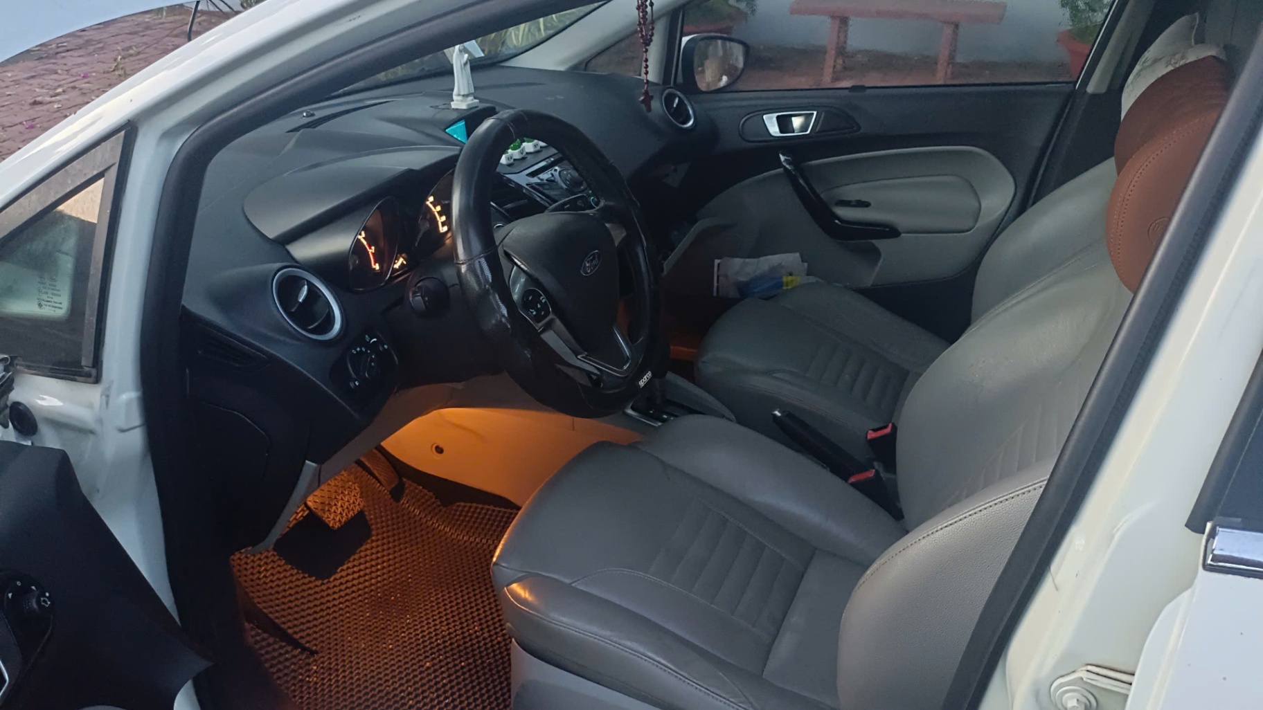 Ford Fiesta Titanium 1.5 AT 2015 - Nội thất 3