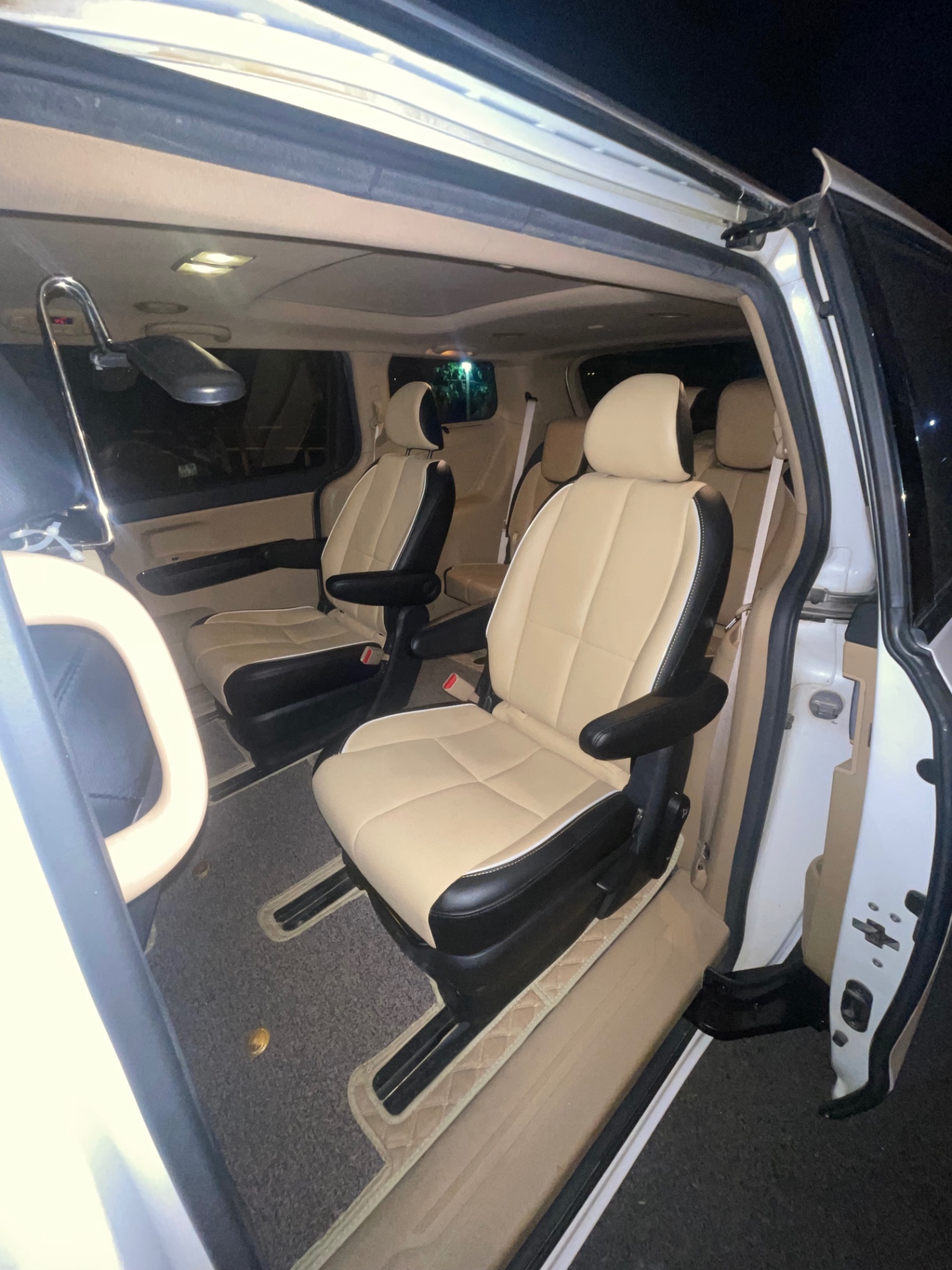 Kia Sedona 2.2L DATH 2017 - Nội thất 2