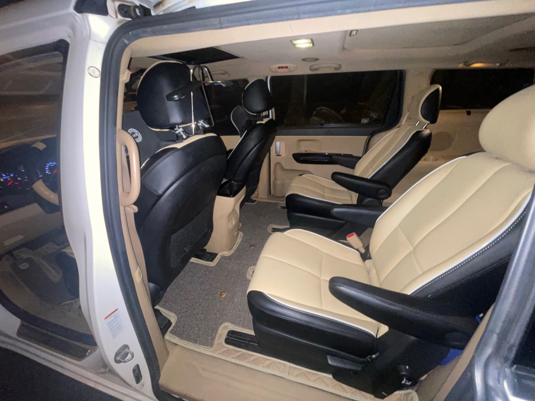 Kia Sedona 2.2L DATH 2017 - Nội thất 1