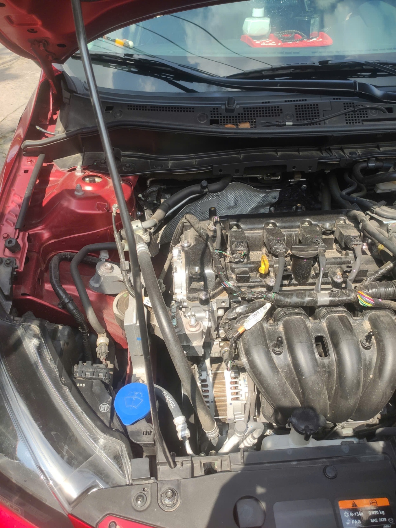 Mazda 2 1.5 AT 2023 - Khoang động cơ 3