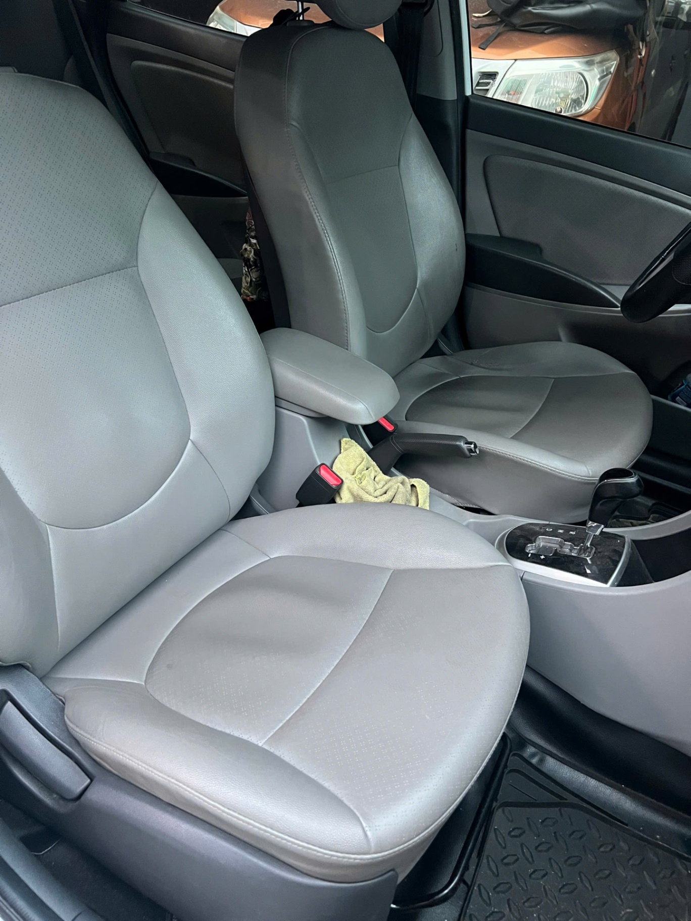 Hyundai Accent 1.4 AT 2013 - Nội thất 3