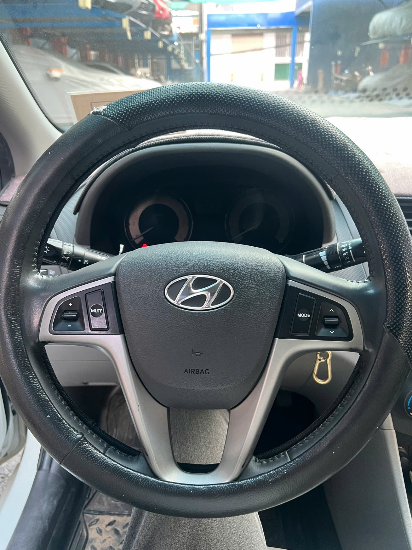 Hyundai Accent 1.4 AT 2013 - Nội thất 7