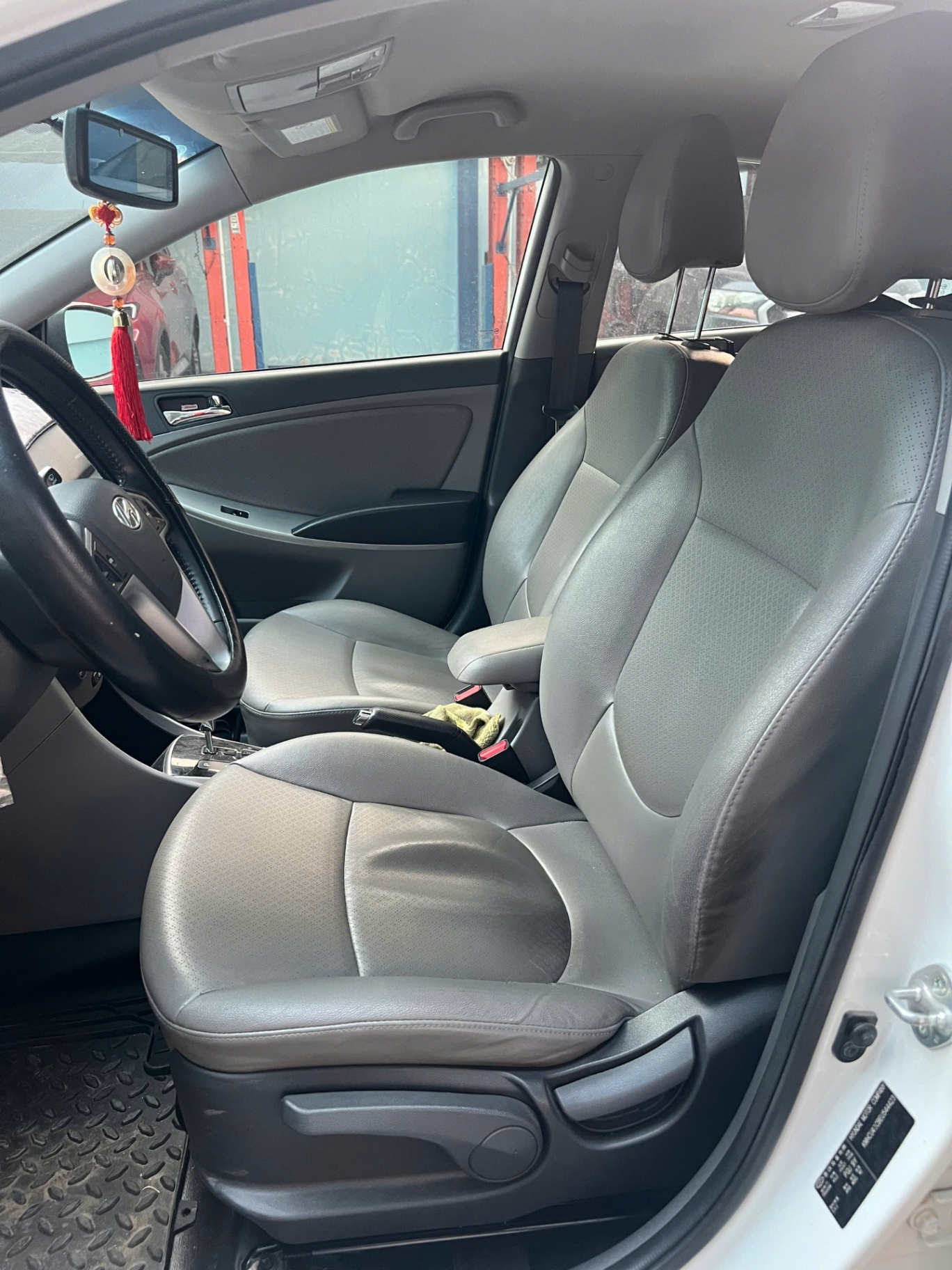 Hyundai Accent 1.4 AT 2013 - Nội thất 10