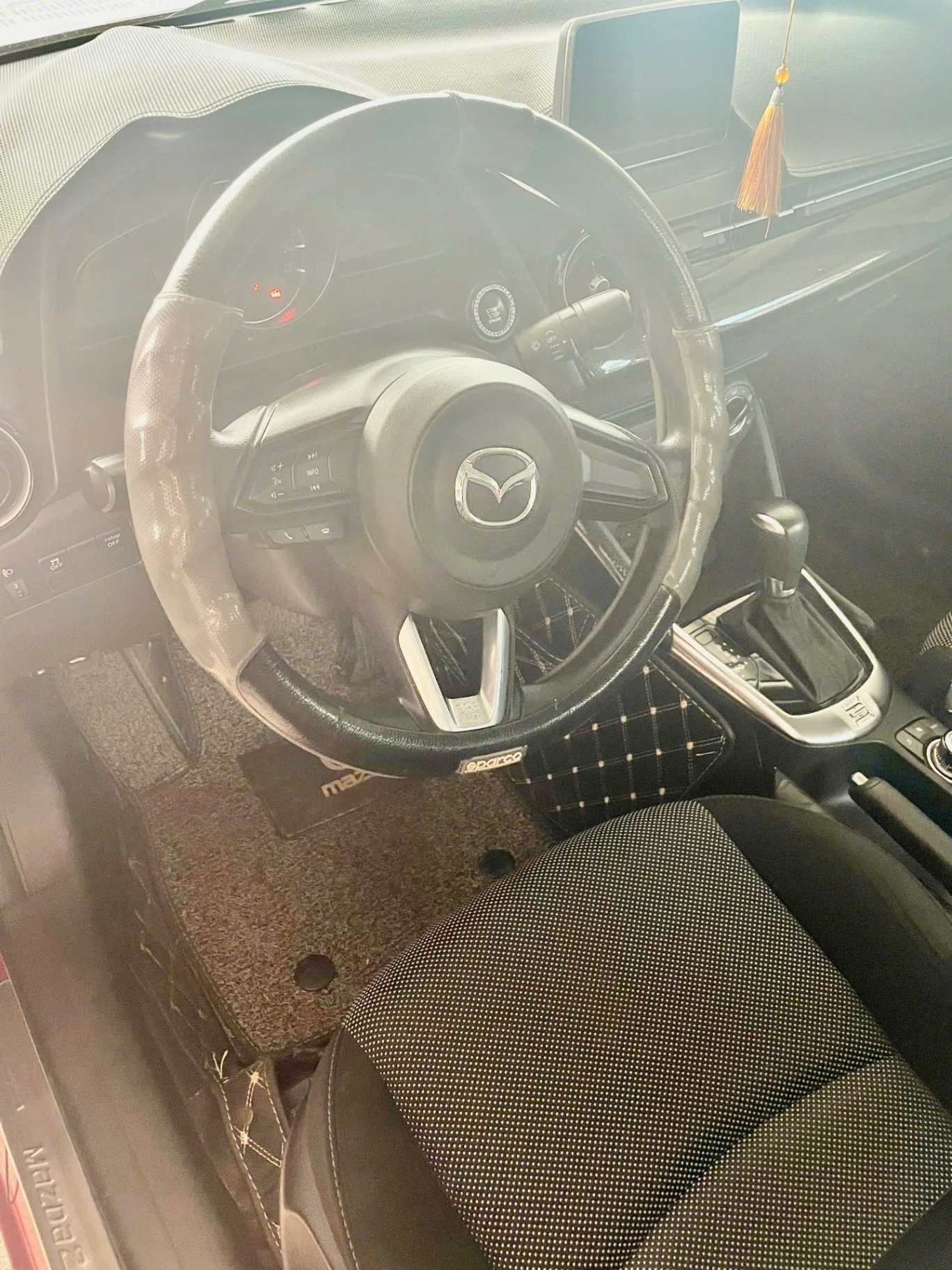 Mazda 2 Deluxe 2019 - Nội thất 1