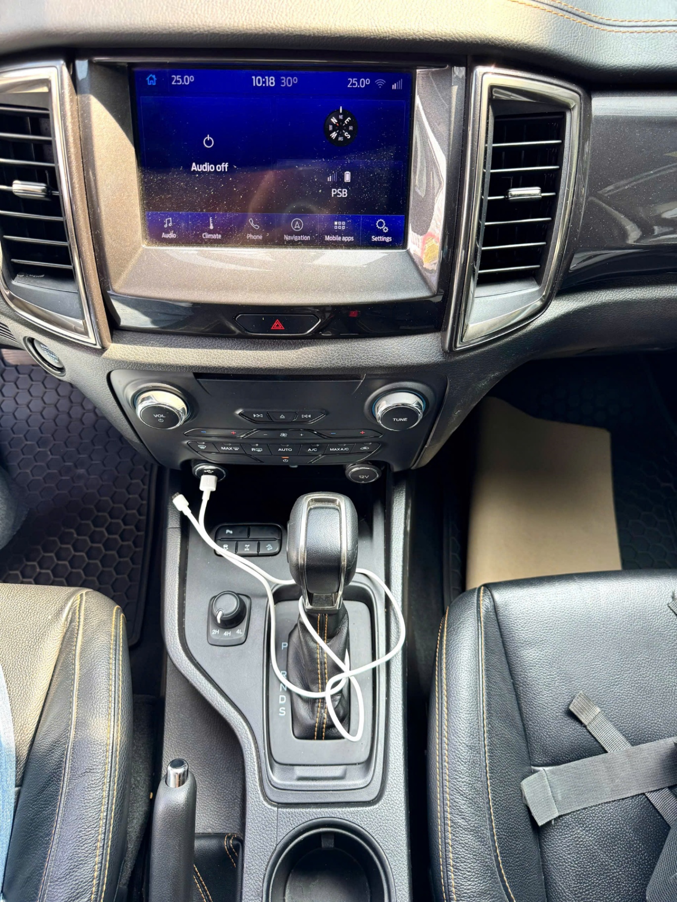 Ford Ranger Wildtrak 2.0L 4x4 AT 2020 - Nội thất 11