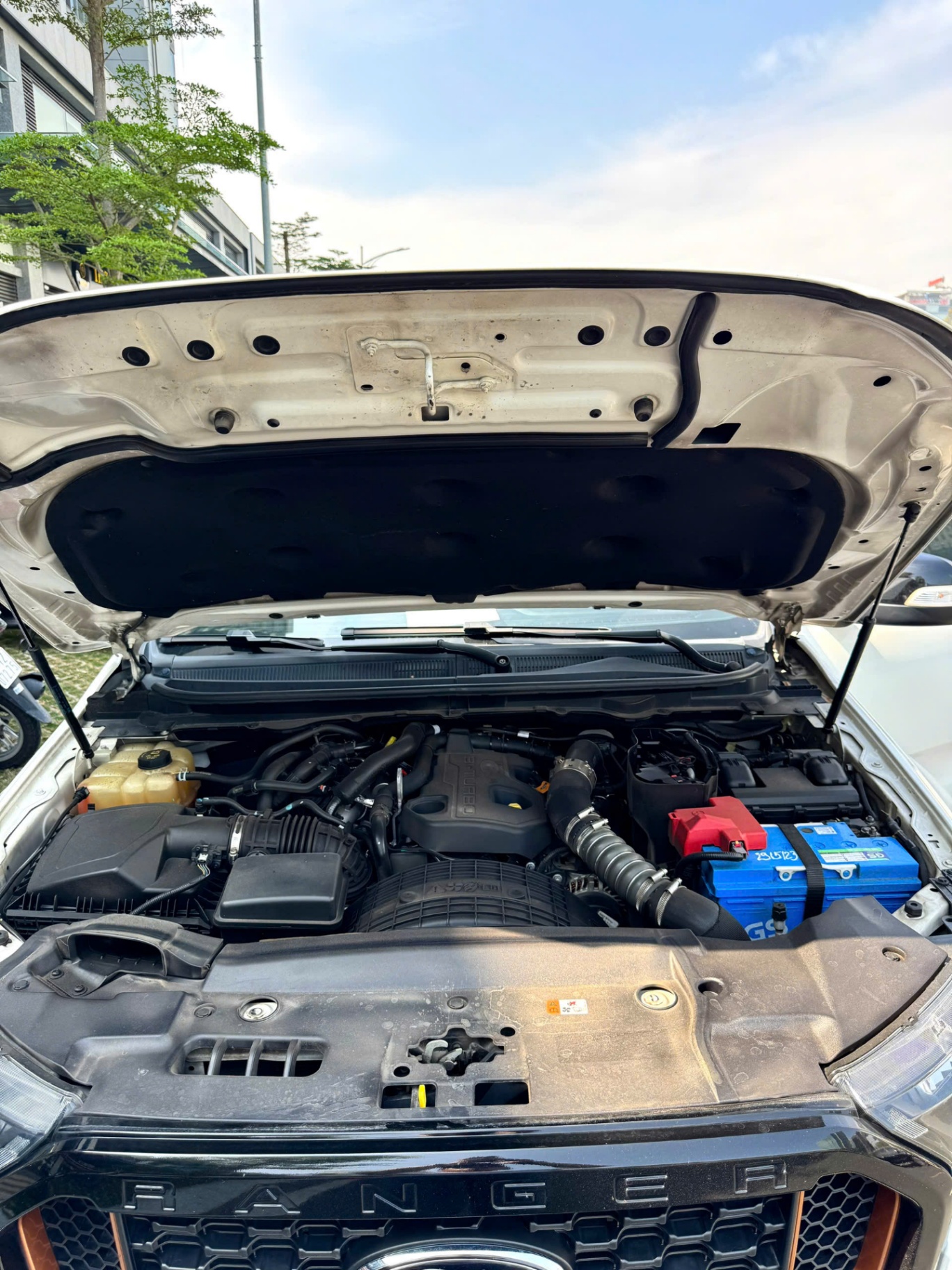 Ford Ranger Wildtrak 2.0L 4x4 AT 2020 - Khoang động cơ 1