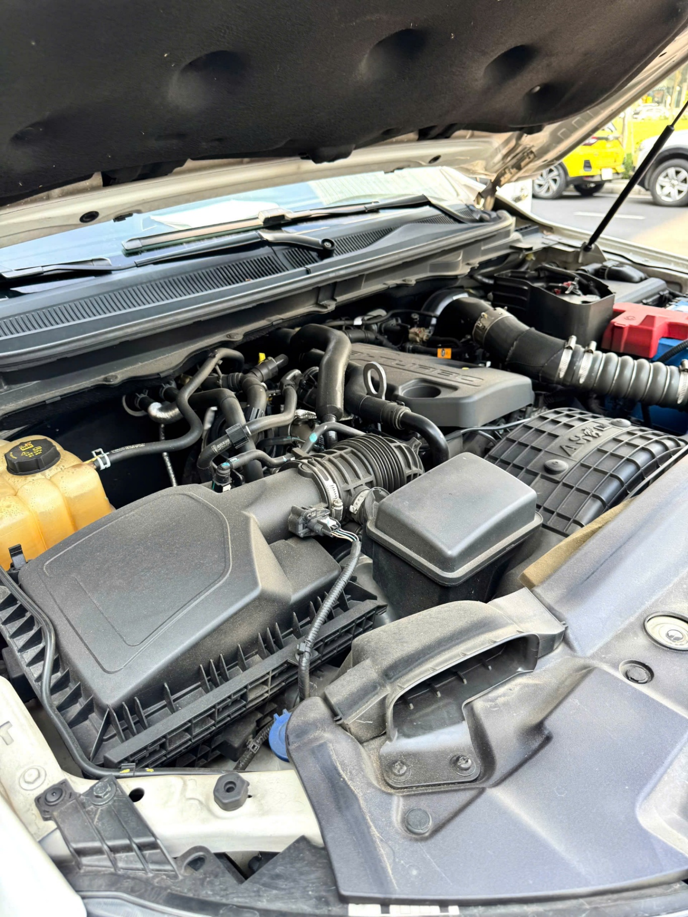 Ford Ranger Wildtrak 2.0L 4x4 AT 2020 - Khoang động cơ 2