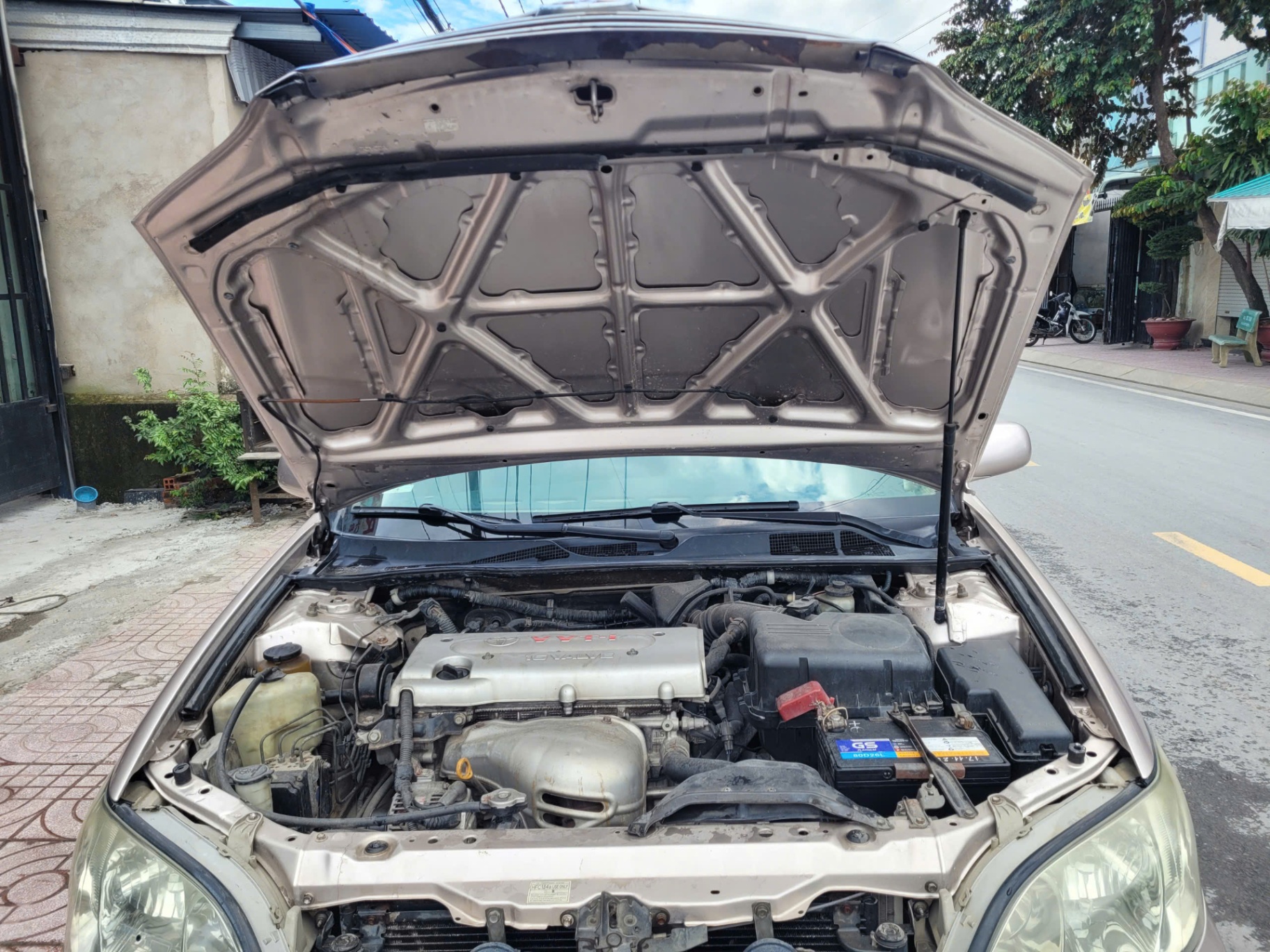 Toyota Camry 2.4G 2004 - Khoang động cơ 1