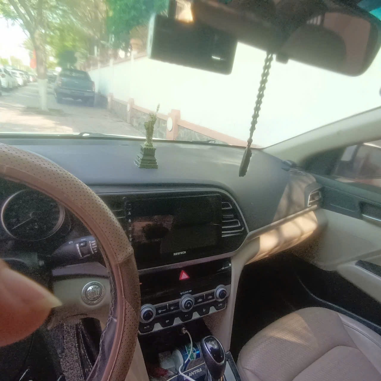 Hyundai Elantra 1.6 AT 2020 - Nội thất 2