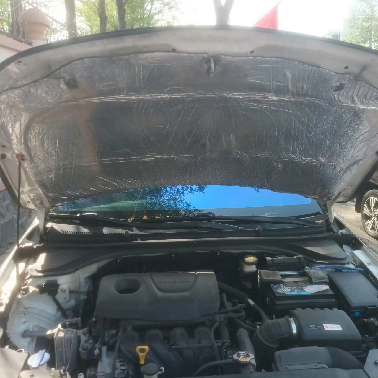 Hyundai Elantra 1.6 AT 2020 - Khoang động cơ 1