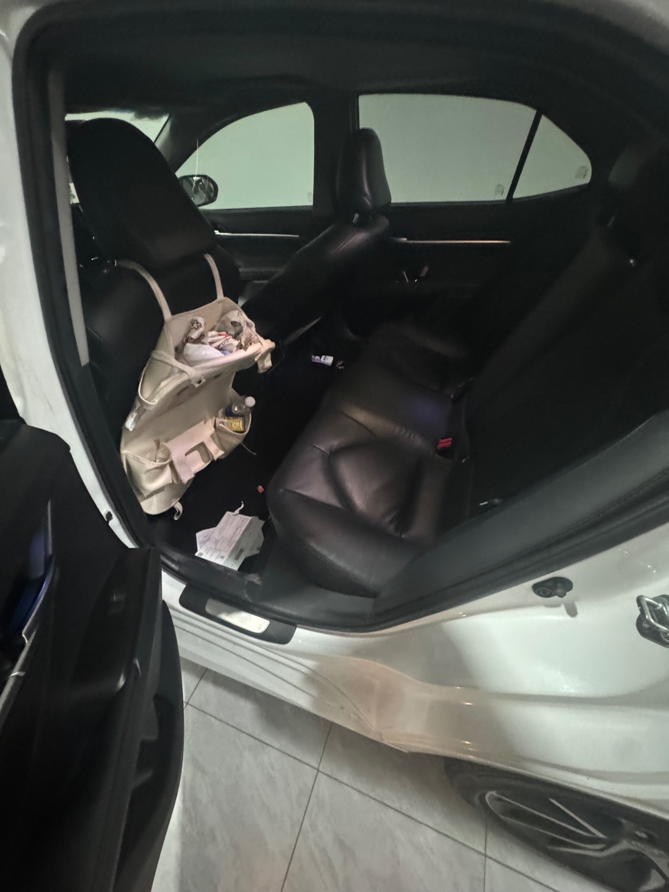 Toyota Camry 2.5 Q 2022 - Nội thất 1