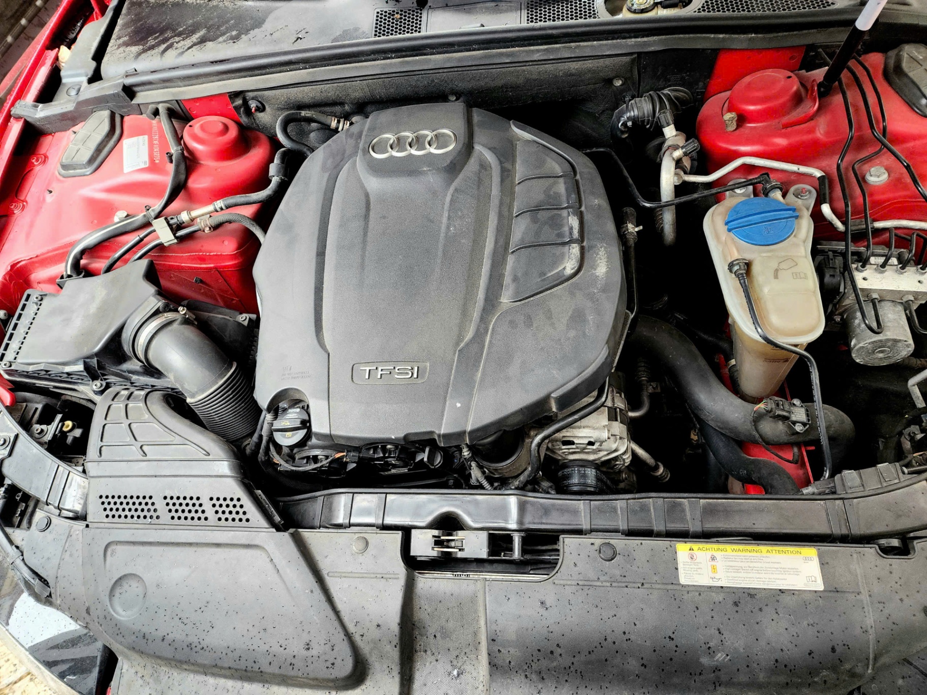 Audi A5 Sportback 2.0 2015 - Khoang động cơ 2