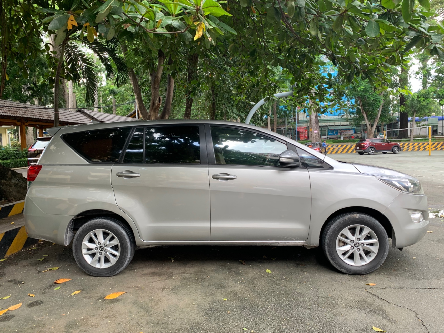 Toyota Innova 2.0 MT 2016 - Ngoại thất 2