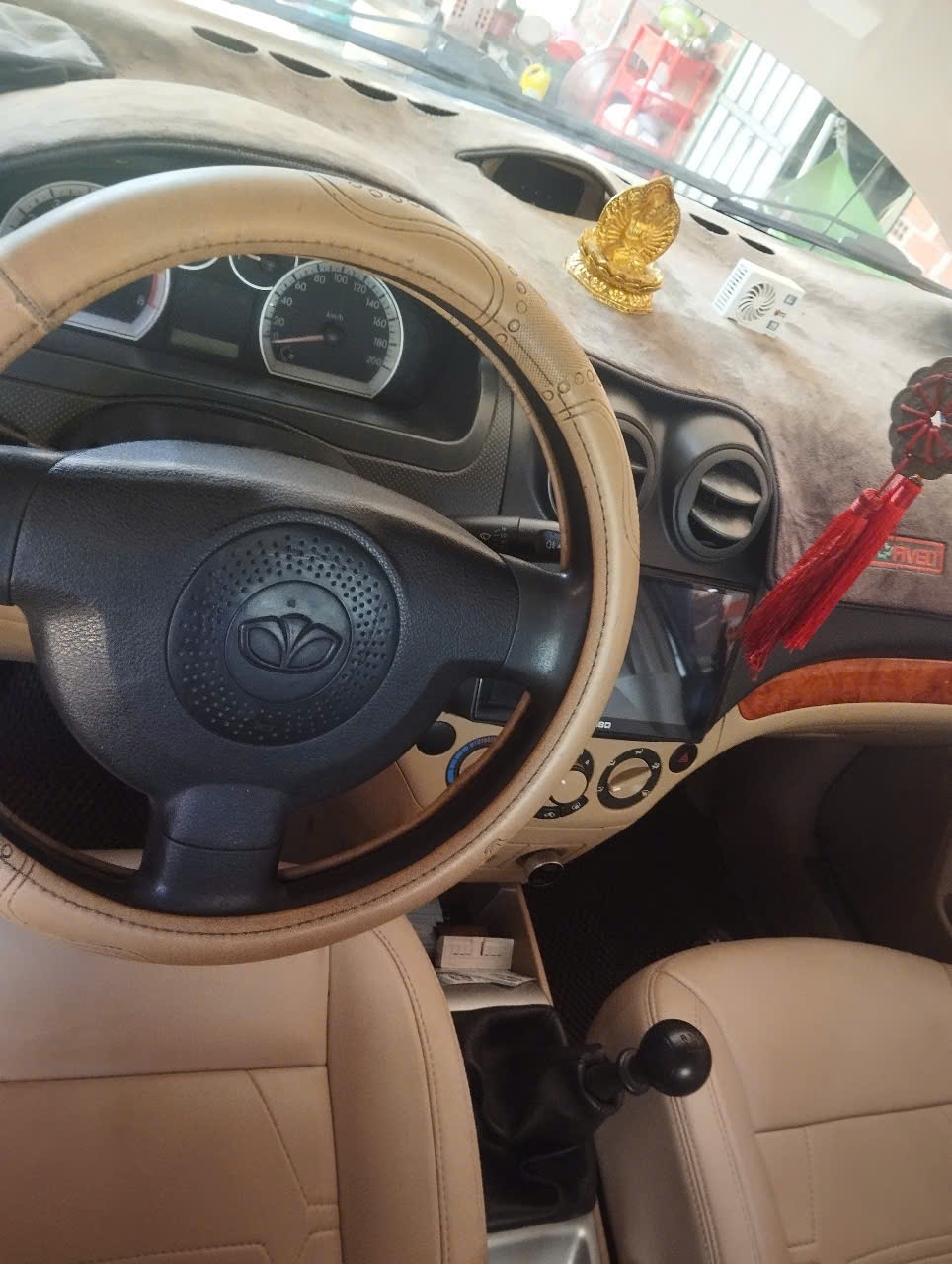 Chevrolet Aveo 1.5 MT 2012 - Nội thất 5