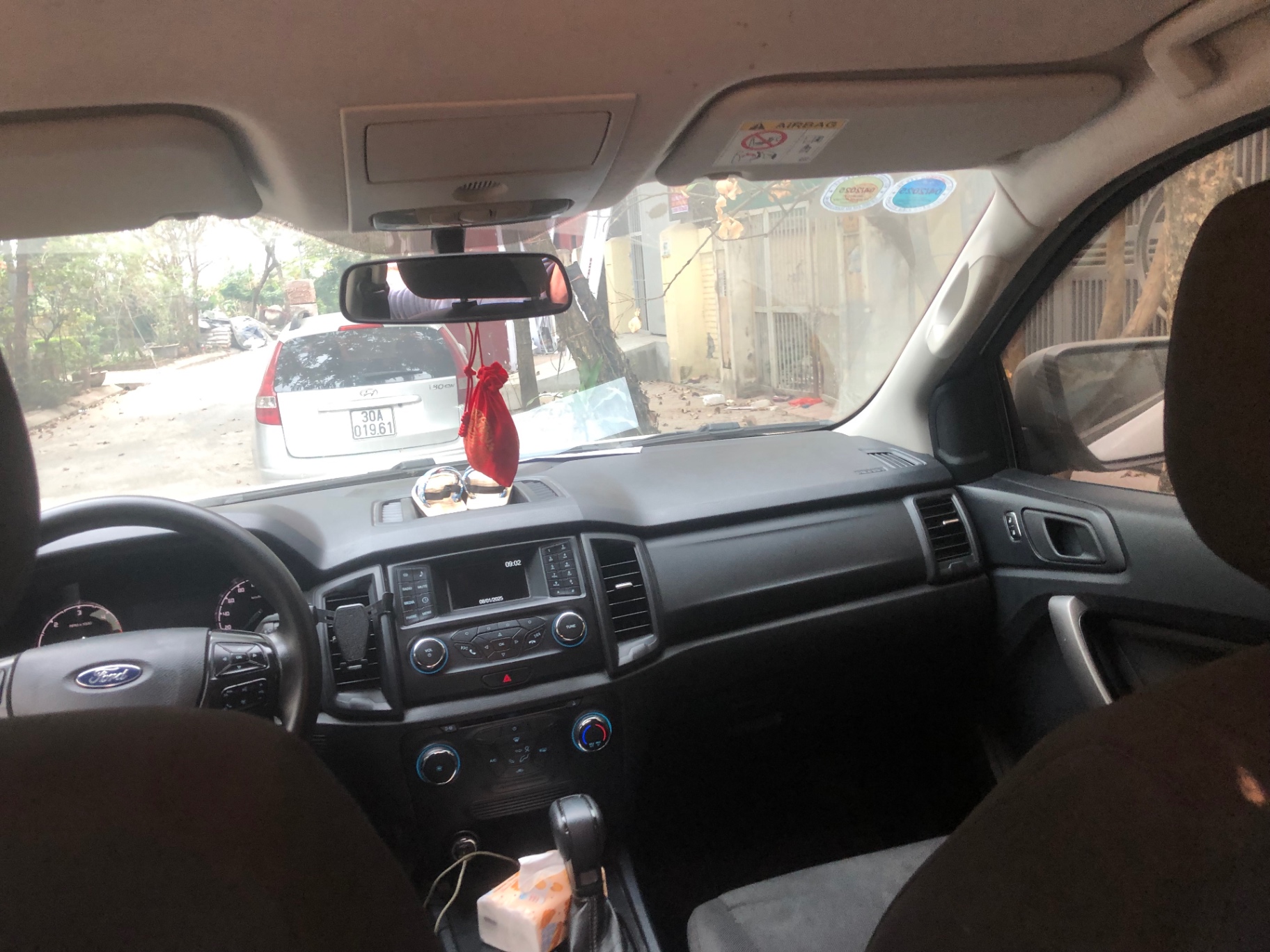 Ford Ranger XLS 2.2L 4x2 AT 2019 - Nội thất 2